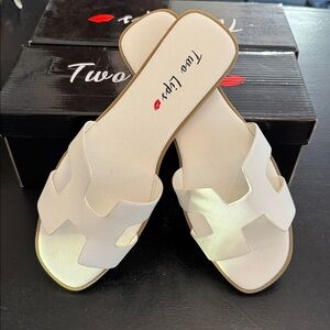 Two Lips Beige Slide Sandals